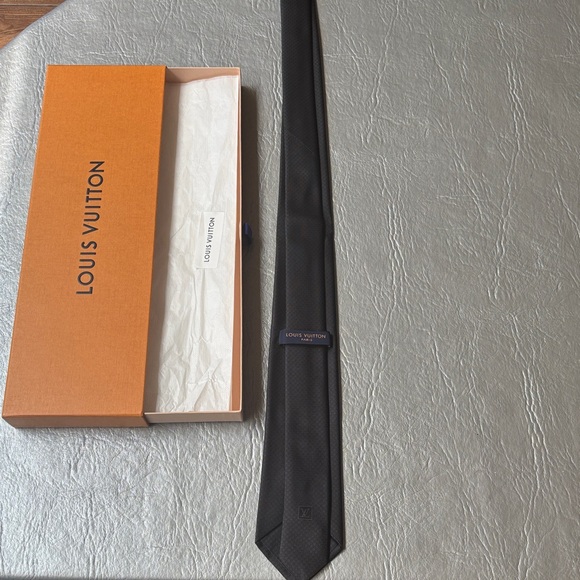 Louis Vuitton Other - Louis Vuitton Classic Black Tie brand new and original